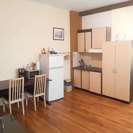 Cathlyn Apartment *