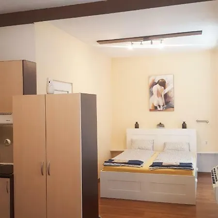 Cathlyn Apartment *